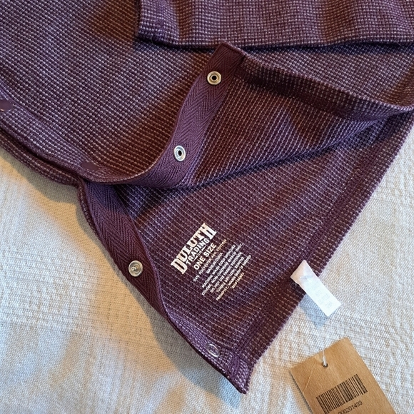 Duluth Trading Co women's burgundy & white microwaffle convertible scarf New - Picture 4 of 5
